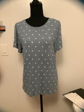 Loft Polka Dot Short Sleeve Tee - Light Blue
Pit to pit 15”
Sleeves 8”
Length 25